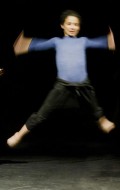  Mano personalinis atsivėrimas „Naujajam Baltijos šokiui 2012“ prasidėjo nuo danų trupės  Granhoj Dans spektaklio „Aline ne viena“. Šokėja Aline Sanchez, choreografas Palle Granhøjus ir muzikantai Thierry‘s Boisdonas bei Nielsas Kilele pakvietė festivalio publiką į unikalią, vidine koncentracija, muzikalumu ir prasminiu daugiaplaniškumu užburiančią kelionę. 